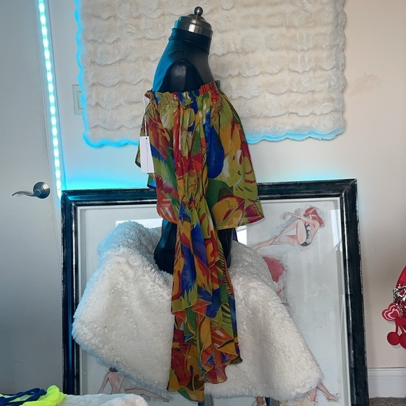 Live 4 Truth Red and Blue Off-the-Shoulder Crop Blouse - Picture 4 of 7